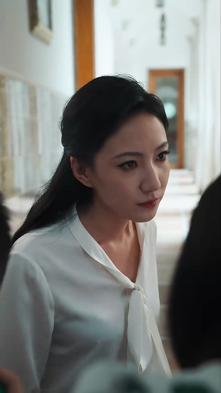 腹黑女佣海报